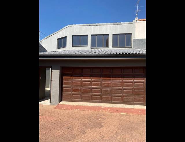 4 BEDROOM HOUSE FOR SALE IN BRYANSTON